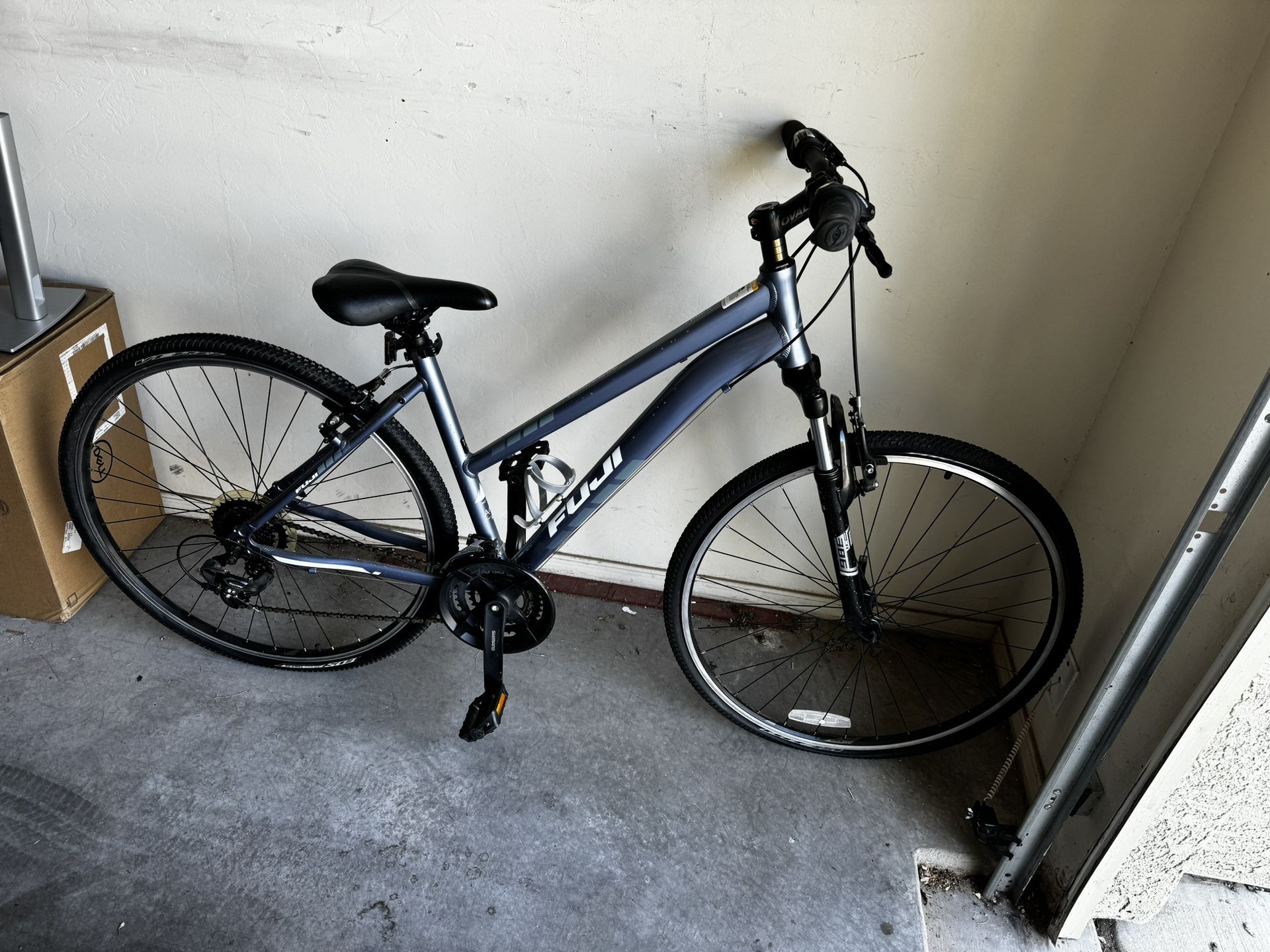 Women’s Fuji Traverse LE 1.8 Hybrid Mountain Bike