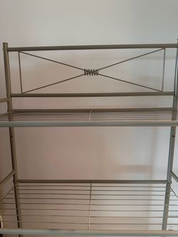 Bathroom shelf. Estante para el baño.