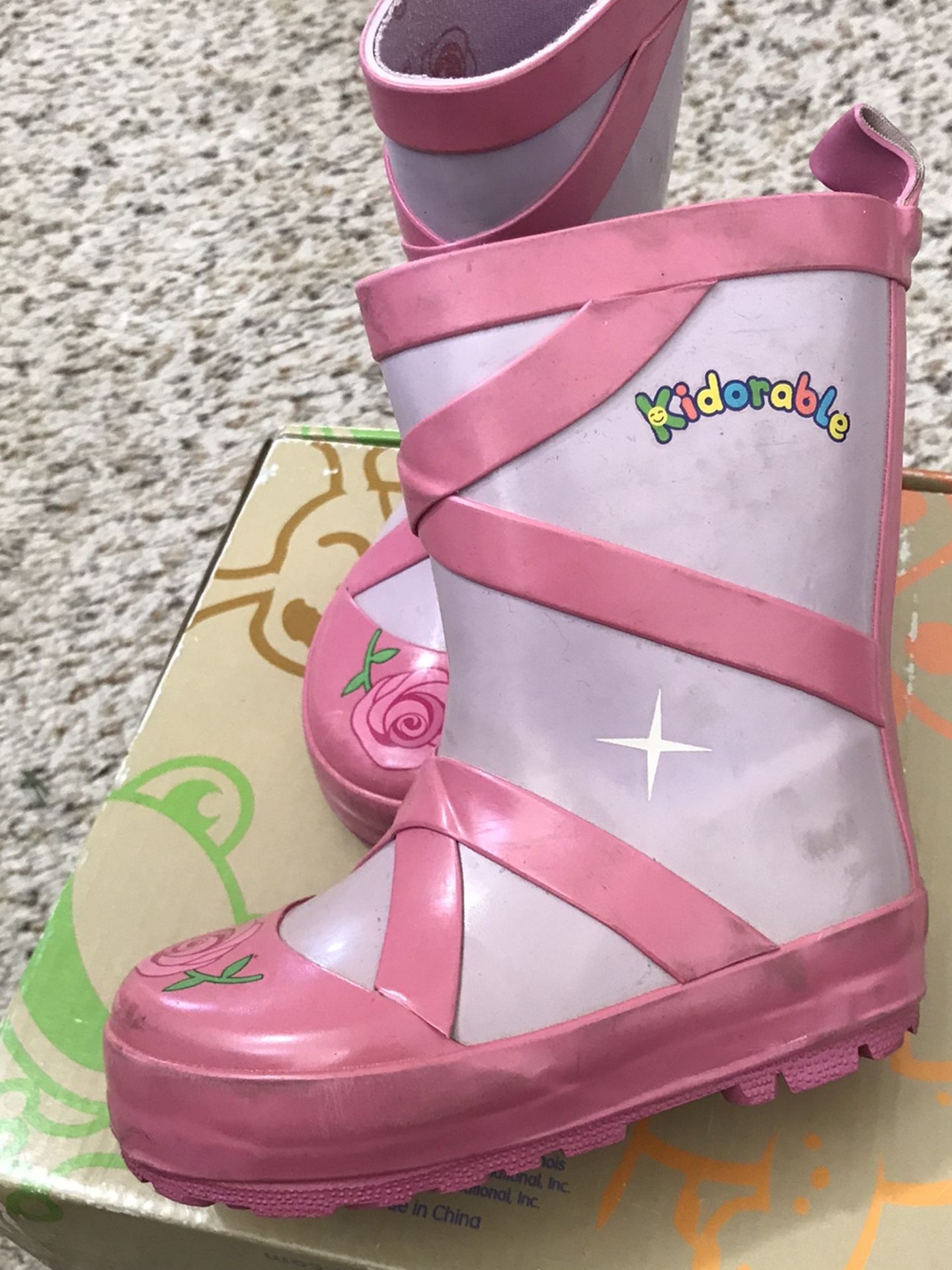 Girl’s Kidorable Rain boots Size 6