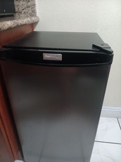 Mini refrigerator