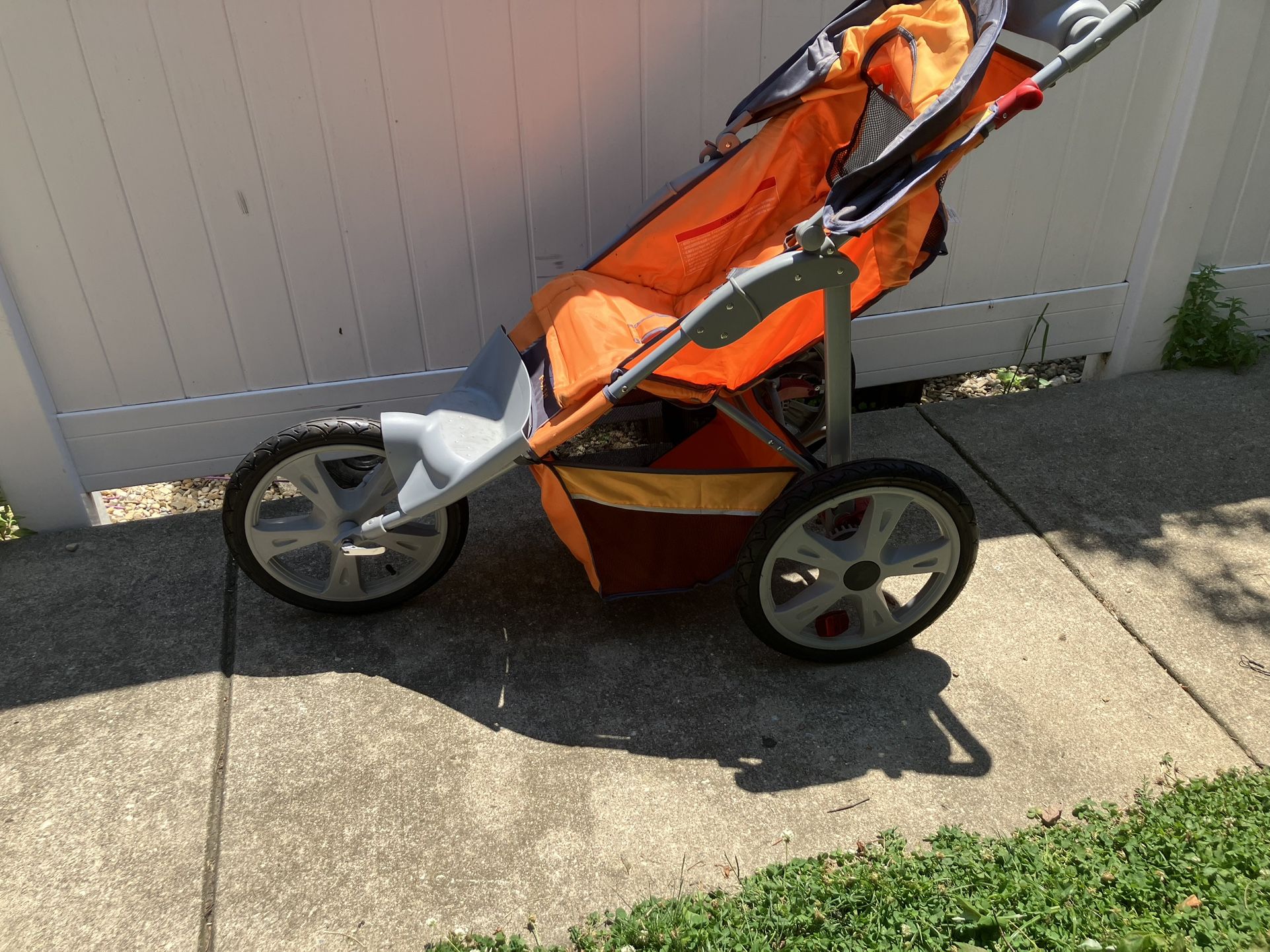 Jogging stroller with hand brake