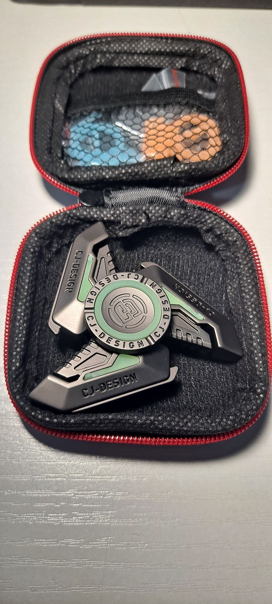 Glow In The Dark Metal Fidget Spinner Toy With Carry Case