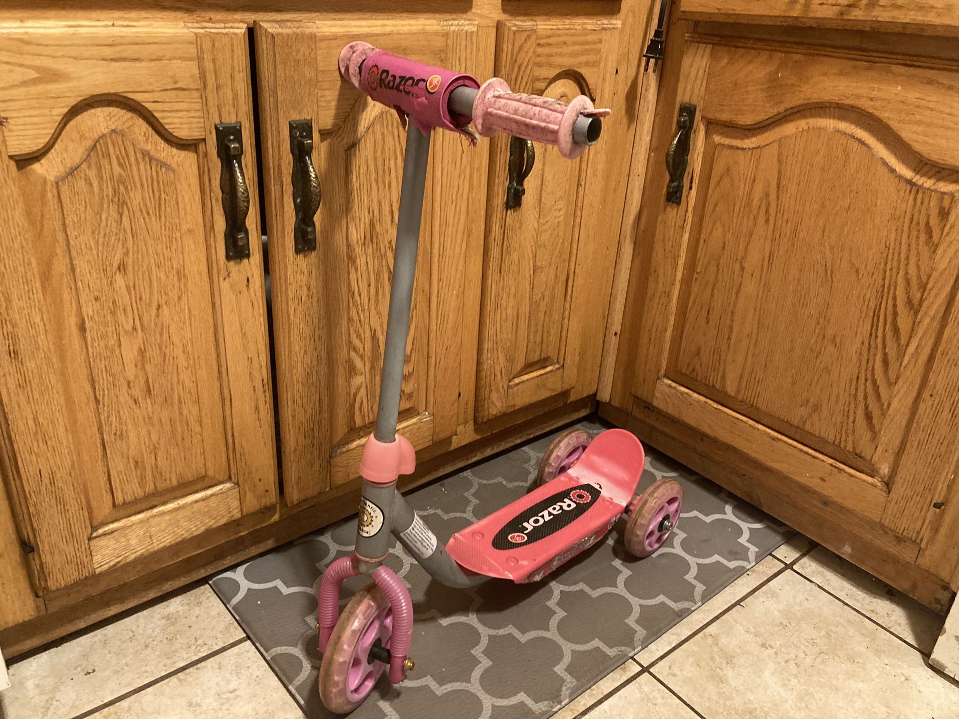 Razor Jr. Lil' Kick Scooter (Ages 2-5)