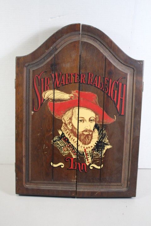 Vintage old pub Sir Walter Raleigh Inn Dart Board game