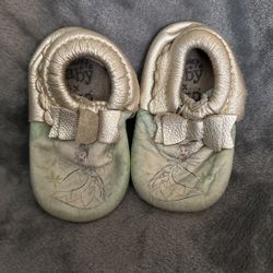 Disney Freshly Picked Size 4 Shoes