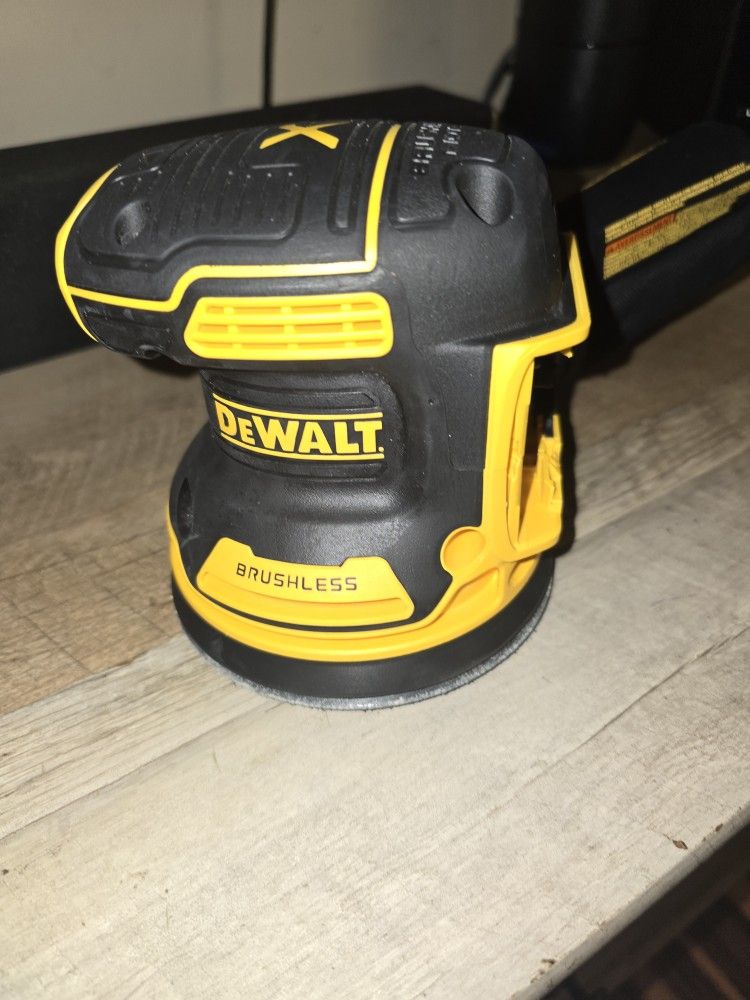New Dewalt 20v Brushless XR ORBITAL SANDER.