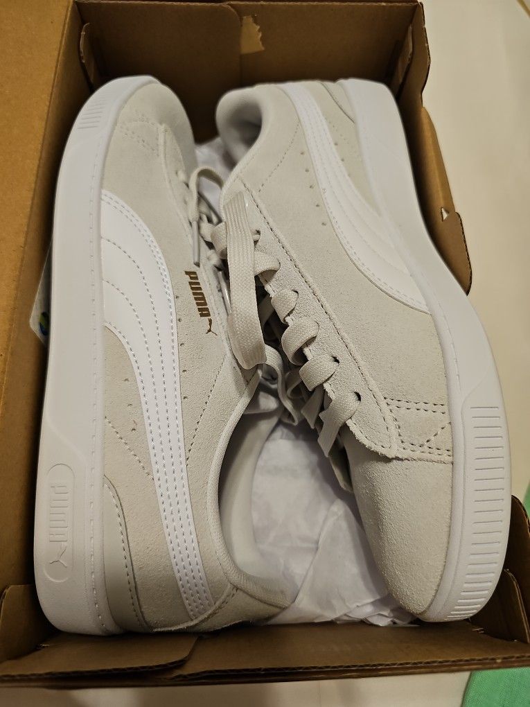 Women 9 PUMA sneakers