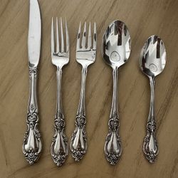Silverware 70 Piece Oneida Louisiana 