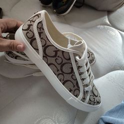 GUESS SZ 6 1/2