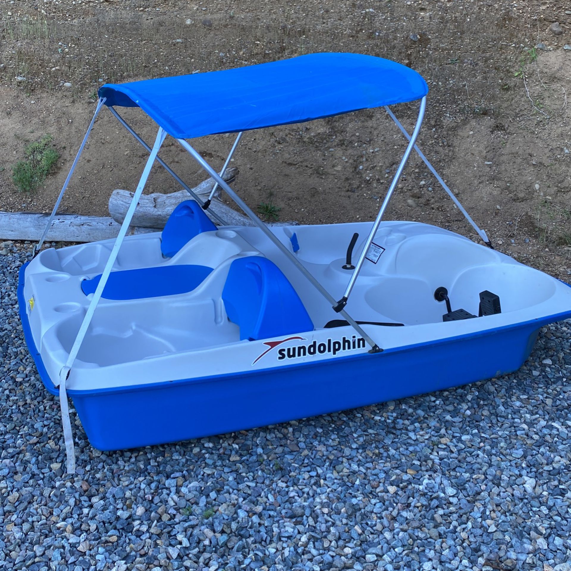 Photo Peddle Boat By Sun Dolphin