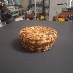 Vintage Small Round Woven Sweetgrass Basket With A Lid & A Loop Handle, Makes A Perfect Trinket-Keepsake Box 4 5/8"W x 2"H
