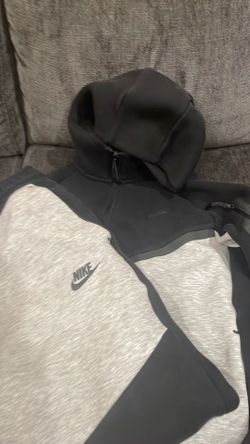 Medium men’s Nike tech