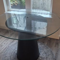 Round Glass Table Whit 4 Wood Chairs
