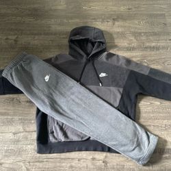 Nike Mens Pullover Hoodie & Sweatpants 
