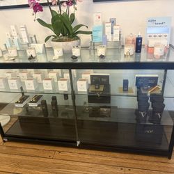 Glass Retail Display
