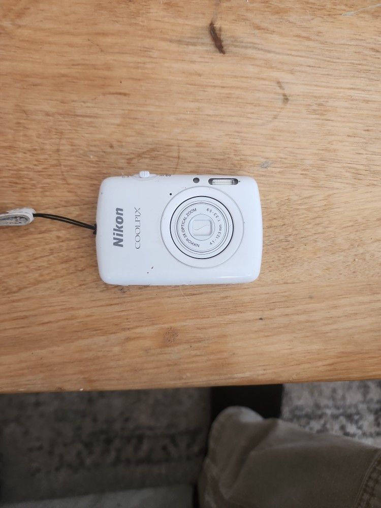 Nikon Coolpix S01