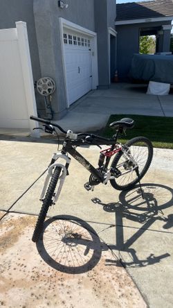 Genesis V2100 Men's Mountain Bike