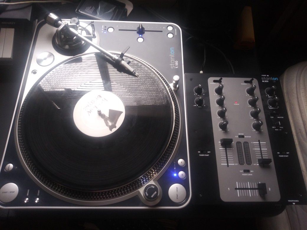 DJ turntable and mixer