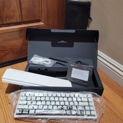 HEXGEARS PORTABLE X1 PRO THREE-MODE MECHANICAL KEYBOARD GREAT FOR GAMING BRAND NEW NEVER USED!