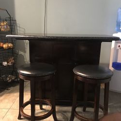 Granite Top Bar With Stools 