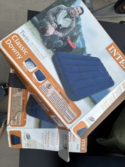 2 Twin Air mattresses