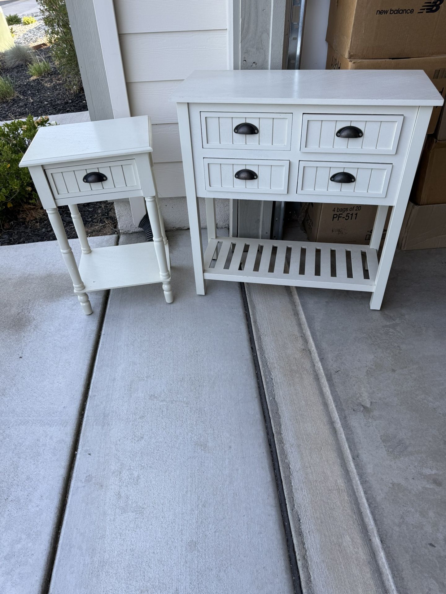 Matching end tables in like new condition!!