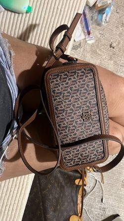 Women’s  Tommy Hilfiger purse