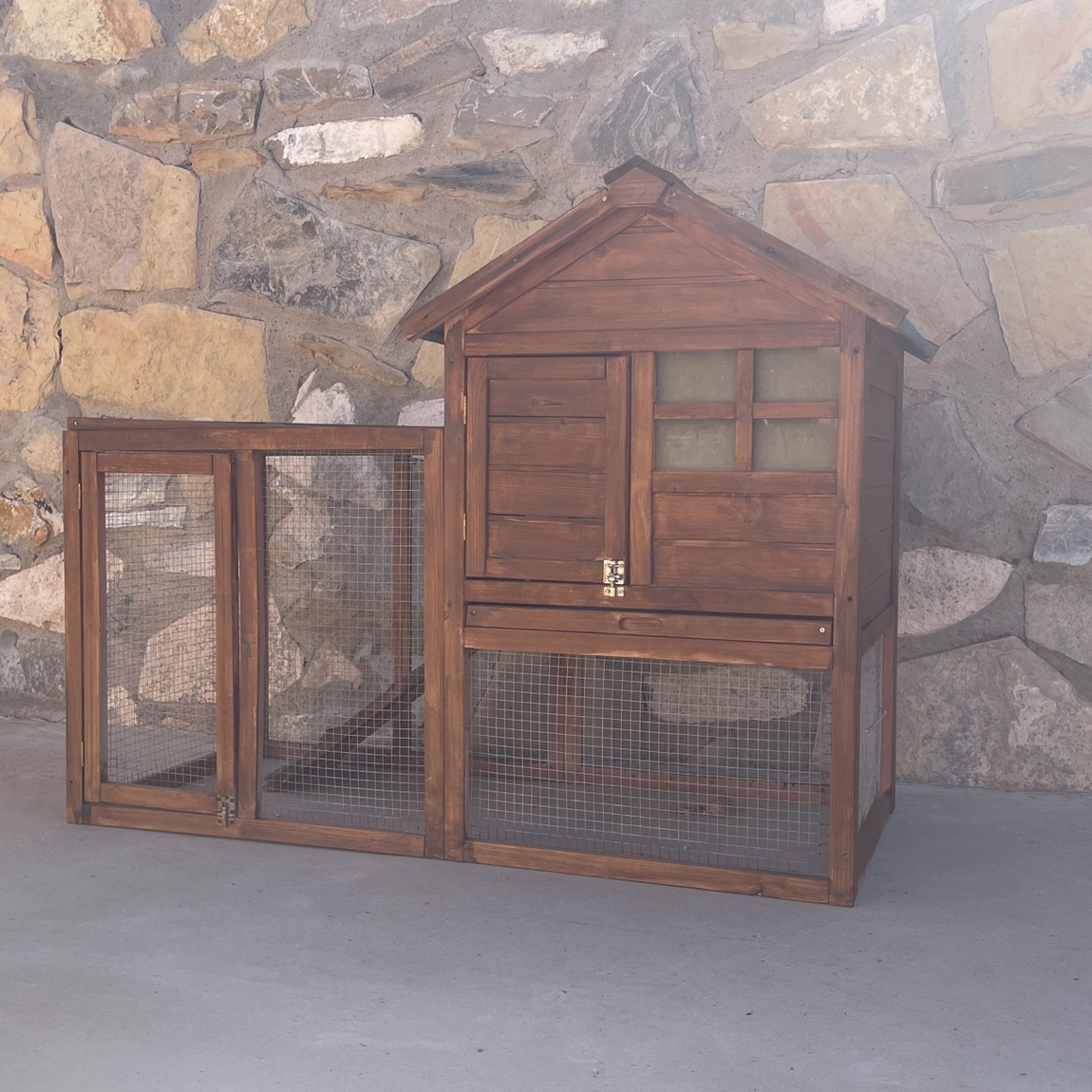 Bunny / Chicken Coop Good Condition