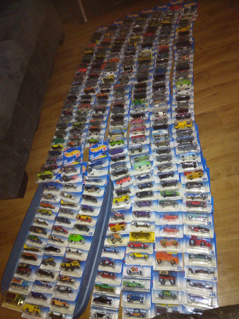 "COLLECTIONS"  Hot Wheels  Matel. 