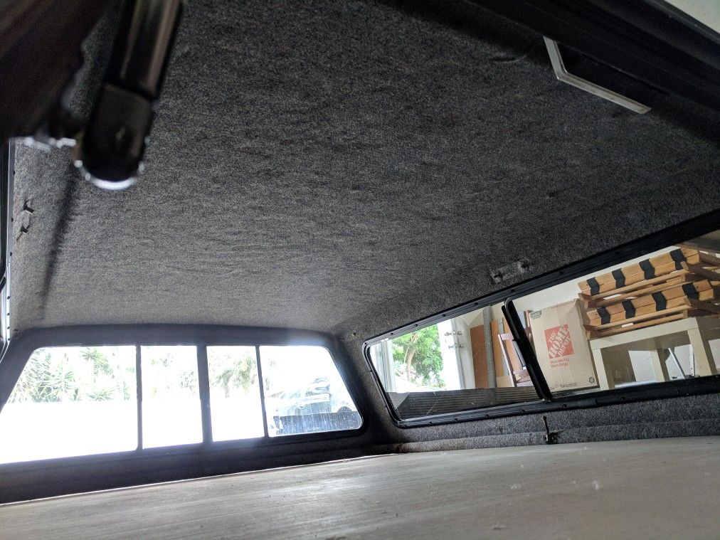 SNUGTOP CabHi Camper Shell 19952004 Toyota 1st Gen Xtra Cab