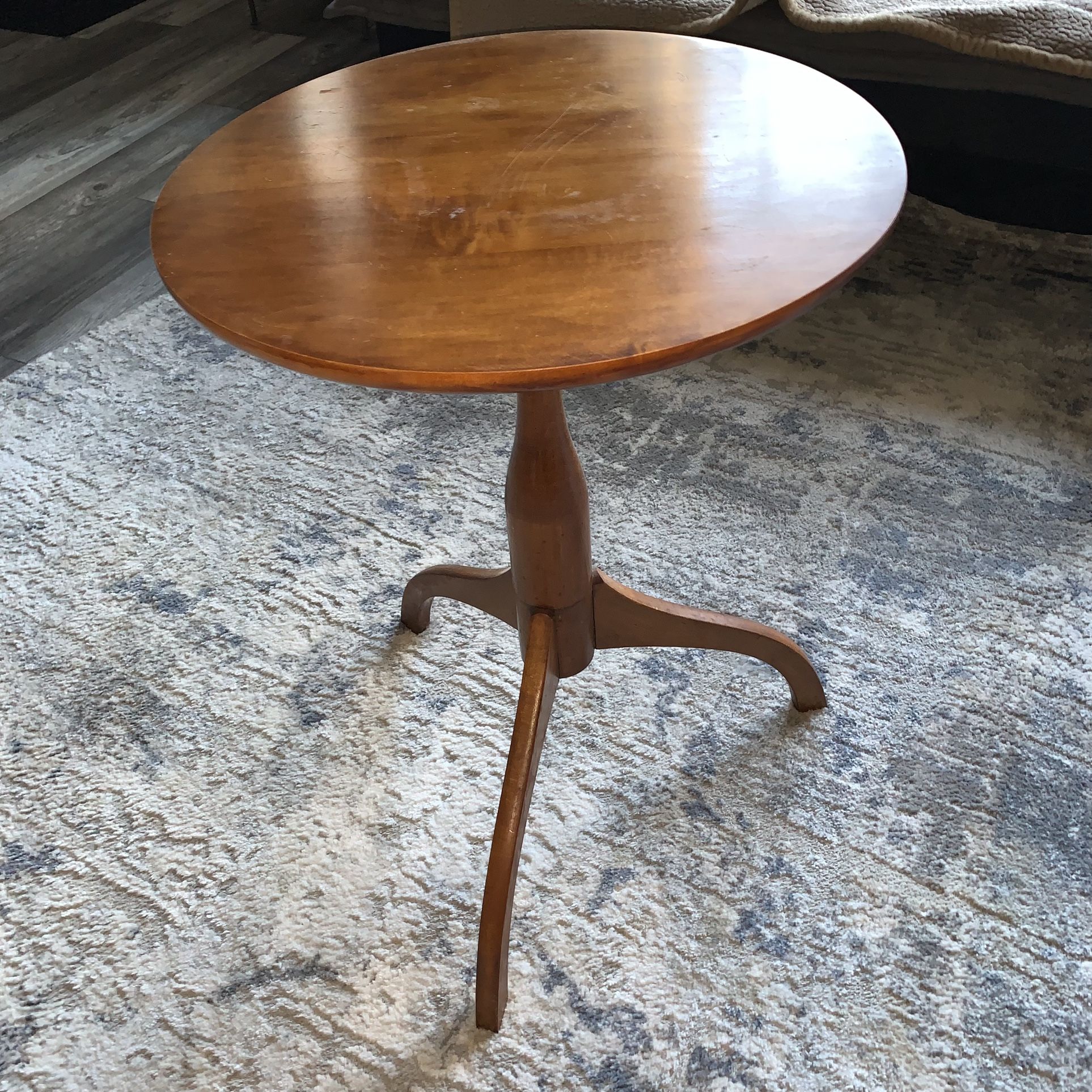 Cohasset Hagerty Colonial Shaker Style Solid Hard Wood Side Tea Table 