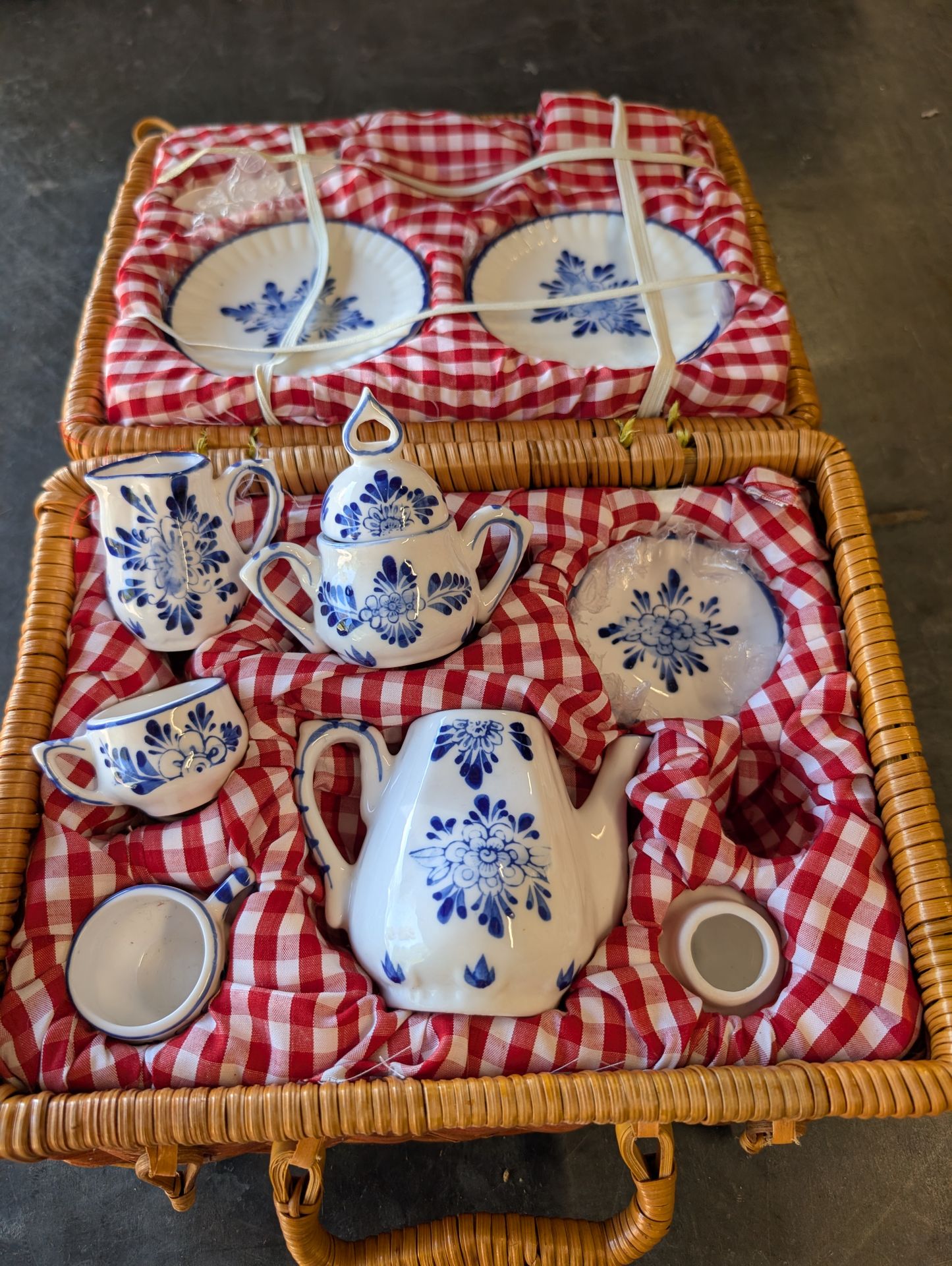 Childrens Porcelain Tea Set for 4