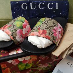 Gucci Women's GG Blooms Supreme Slide Sandals