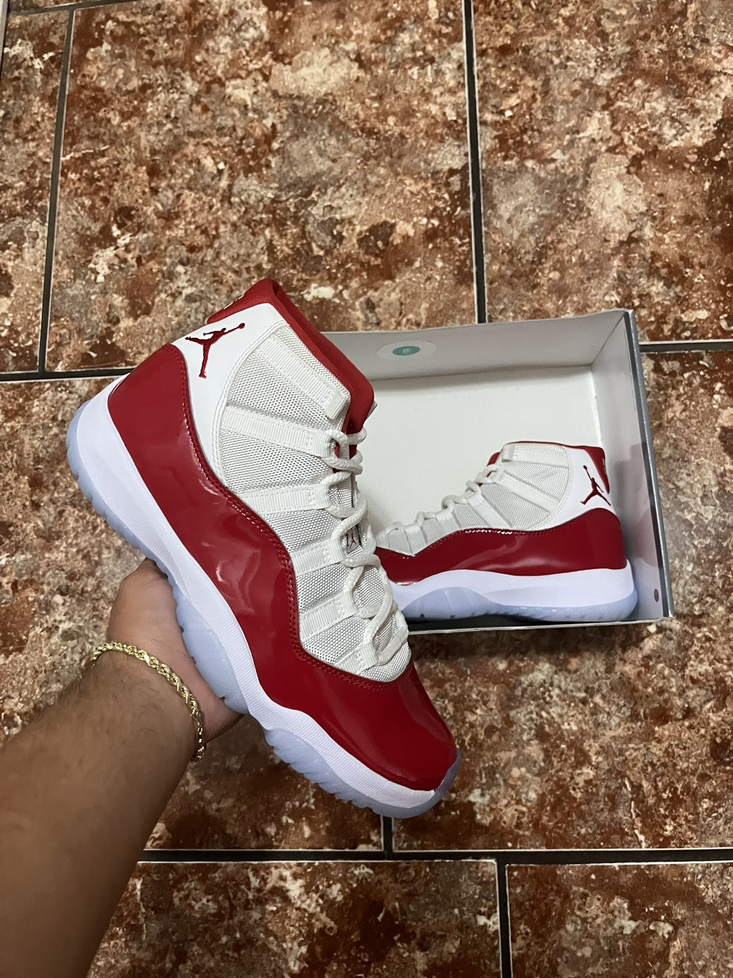Jordan 11 Cherry Size 9