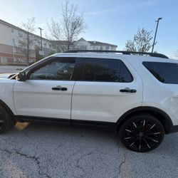 Ford Explorer 2013 Very Clean . 