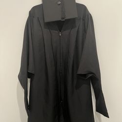Graduation Cap and Gown - Petite size - It doesn't look like a gigantic gown