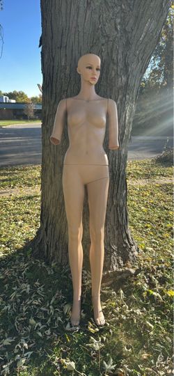 Full-Body Female Realistic Plastic Mannequin