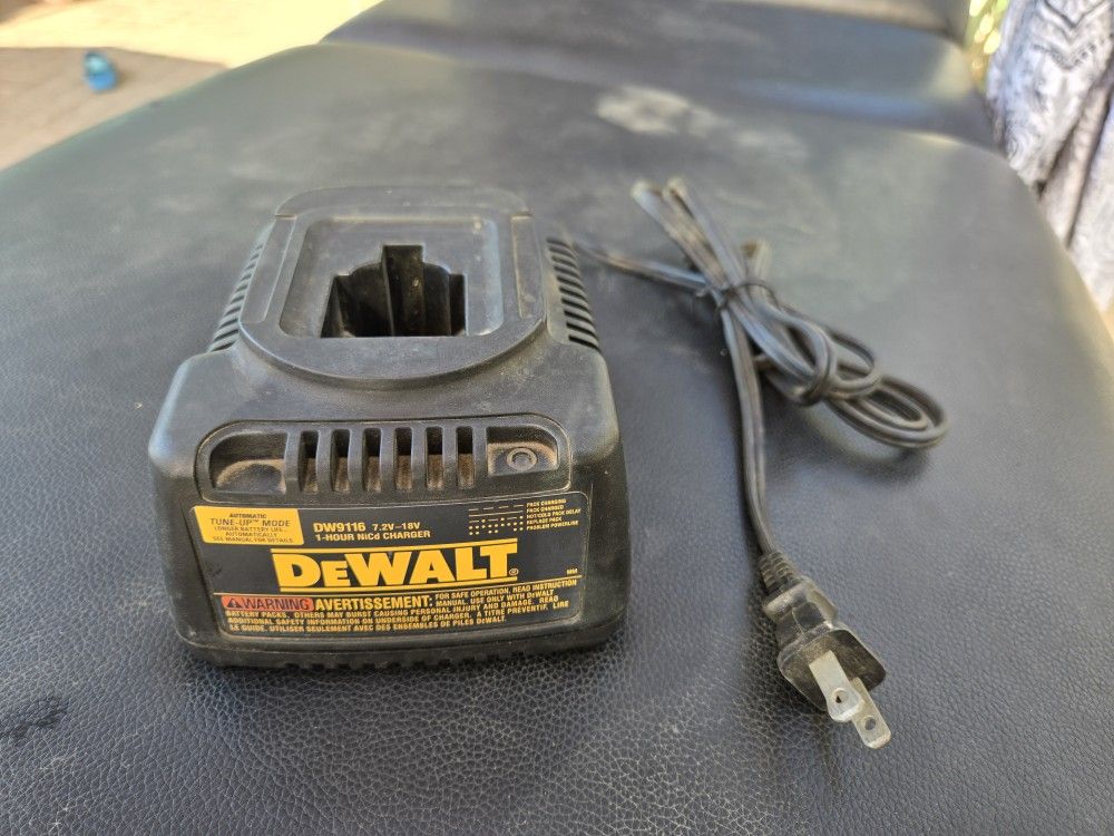DEWALT Battery Charger DW9116 7.2-Volt to 18-Volt Pod Style,