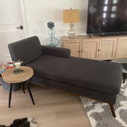 Chaise Lounge  In Door Contemporary  Like New