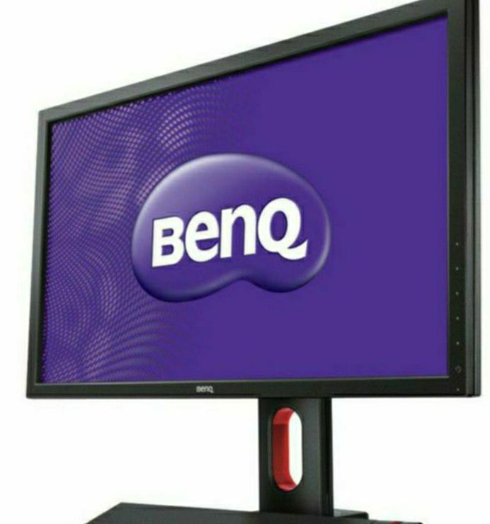 Monitor gaming BenQ XL2720T 27-Inch Full-HD 3D. 1ms TN 120Hz and razer blackwidow keyboard