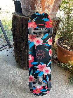 Amrgot Floral Skateboard Complete – Gently Used – $40 OBO
