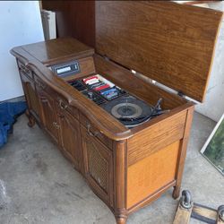 Magnavox Antique Record Player 8 Track 
