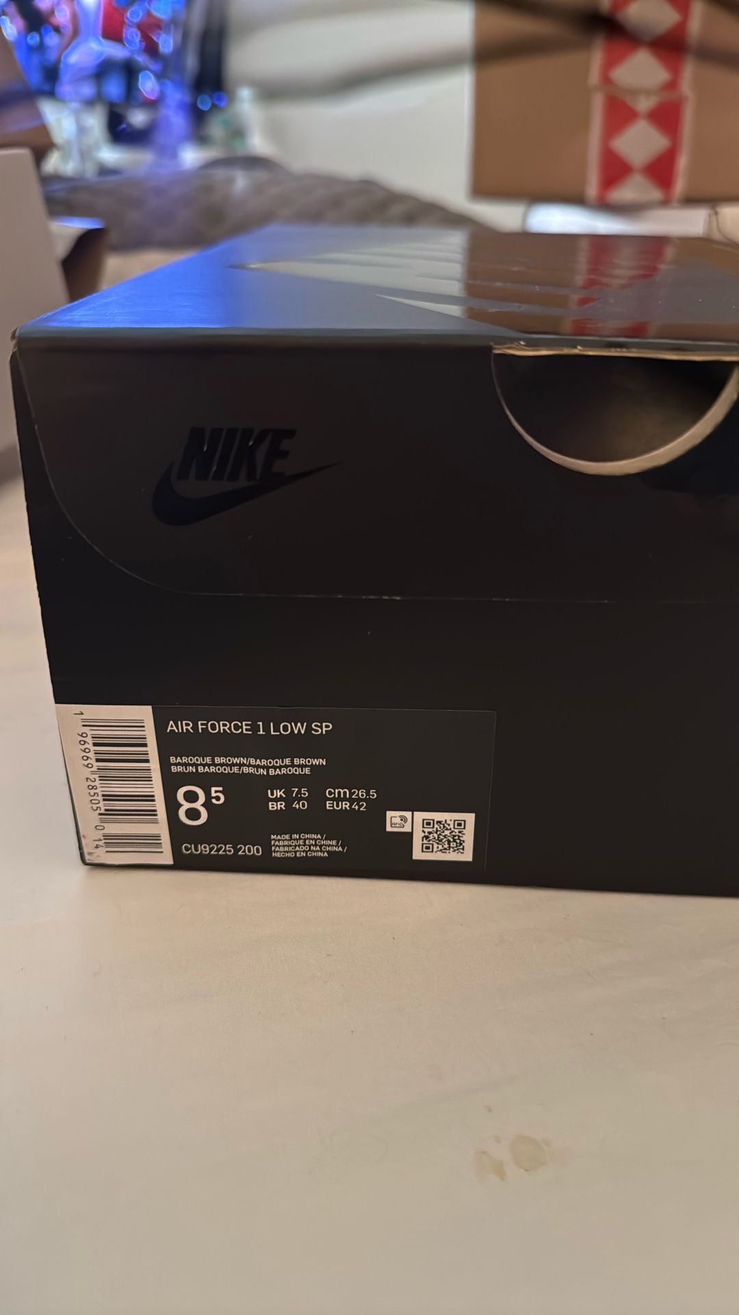 NIKE X SUPREME collab - Men's 8.5/Womens 10.5