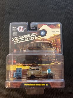 M2 Machines 1960 VW Double Cab Truck USA Model R10 25-02 Diorama Barn Find 1:64