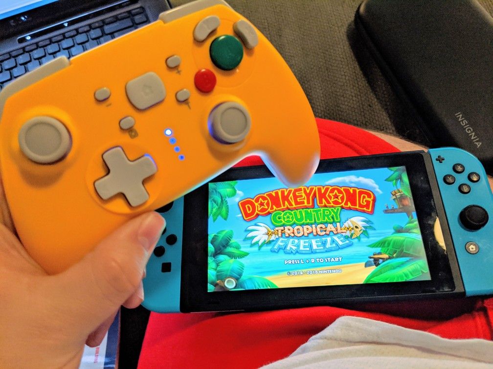 Yellow Nintendo switch controller