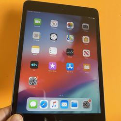 Apple IPad Mini 2 (Retina Display/ 2 HD Camera / IOS 12) 16GB with complete Accesories (32GB $189)