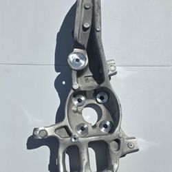 Tesla Model S Front Knuckle Right Hand OEM 1420316-00-J