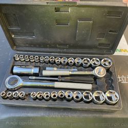 Ratchet And Socket Set 