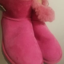 New Condition Sz6 Uggs Pet Dmk Free Yes Available 