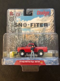 NEW  2025 M2 Machines DIORAMA R10 1974 DODGE W200 POWER WAGON - SNO-FITER